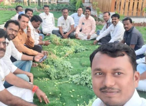 स्नेहभाव जपणारी डक यांची हुरडा पार्टी