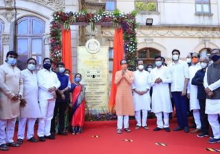दिग्गजांच्या उपस्थितीत बाळासाहेब ठाकरे यांच्या स्मारकाचे भूमिपुजन