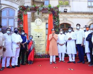 दिग्गजांच्या उपस्थितीत बाळासाहेब ठाकरे यांच्या स्मारकाचे भूमिपुजन