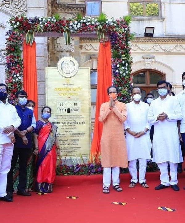 दिग्गजांच्या उपस्थितीत बाळासाहेब ठाकरे यांच्या स्मारकाचे भूमिपुजन