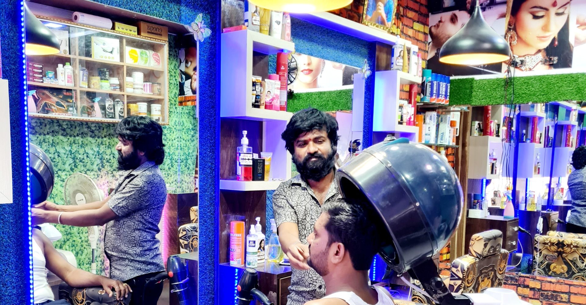 तेलगावला या, ‘बीग बाॅस’च्या घरात