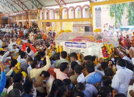 तपोरत्नं माजलगावकर महाराजांना साश्रू नयनांनी अखेरचा निरोप