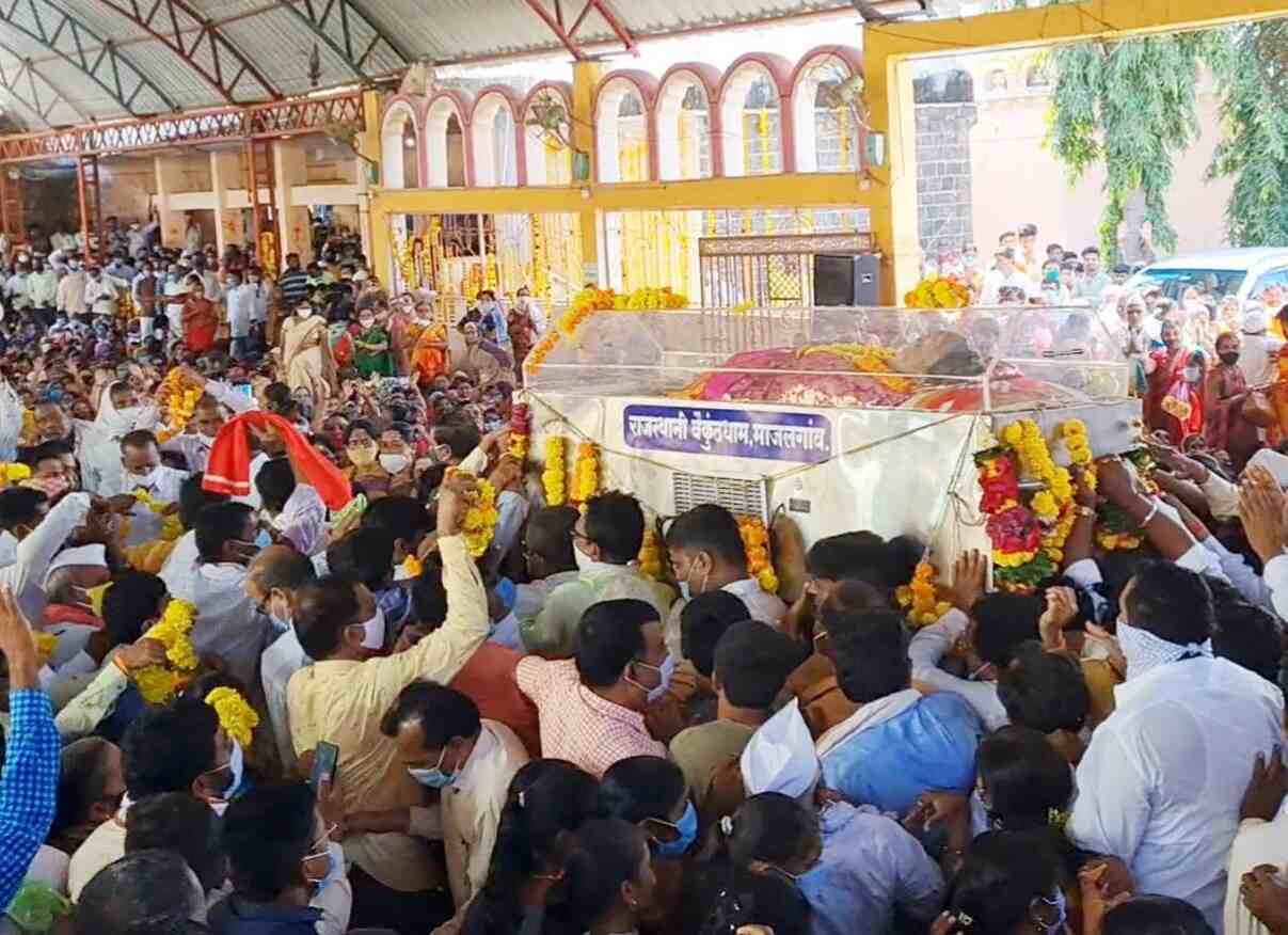 तपोरत्नं माजलगावकर महाराजांना साश्रू नयनांनी अखेरचा निरोप
