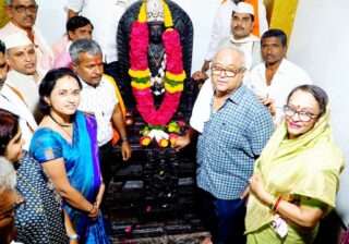 विभागीय आयुक्त सुनिल केंद्रेकर यांच्याकडून पुरूषोत्तम मंदिराची पाहणी