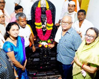 विभागीय आयुक्त सुनिल केंद्रेकर यांच्याकडून पुरूषोत्तम मंदिराची पाहणी