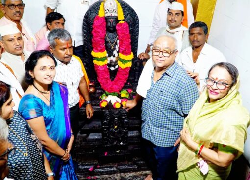 विभागीय आयुक्त सुनिल केंद्रेकर यांच्याकडून पुरूषोत्तम मंदिराची पाहणी