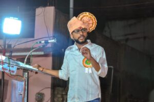 विद्यार्थ्यांनी आपल्यातील वेगळेपण ओळखावे