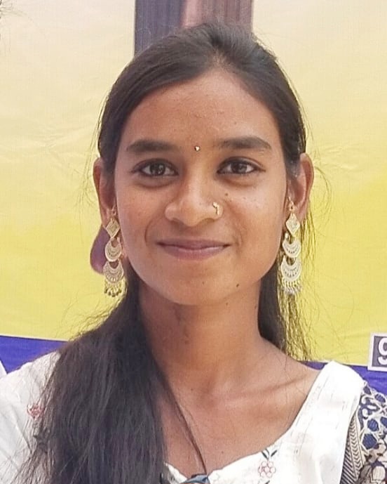 प्रज्ञा देशमानेची शिकवणीशिवाय ९० टक्के गुणांना गवसणी 