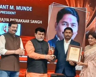 वसंत मुंडे यांना ‘महाराष्ट्राचे अनमोल रत्न’ पुरस्कार शानदार सोहळ्यात प्रदान 