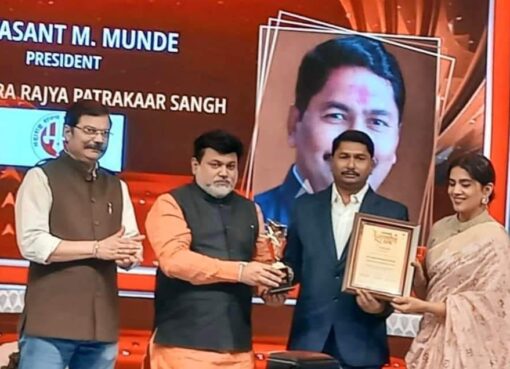 वसंत मुंडे यांना ‘महाराष्ट्राचे अनमोल रत्न’ पुरस्कार शानदार सोहळ्यात प्रदान 