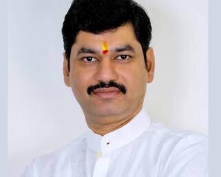 बीडच्या पालकमंत्रीपदी धनंजय मुंडे यांची वर्णी