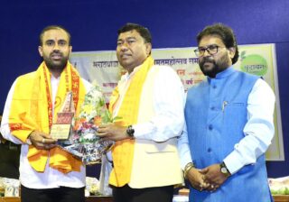 बाजीराव चव्हाण मराठवाडा शिल्पकार पुरस्काराने सन्मानित