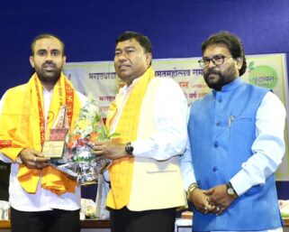 बाजीराव चव्हाण मराठवाडा शिल्पकार पुरस्काराने सन्मानित