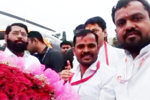 परळीत मुख्यमंत्री एकनाथजी शिंदे यांचे बाजीराव चव्हाण यांच्या टीमतर्फे जंगी स्वागत
