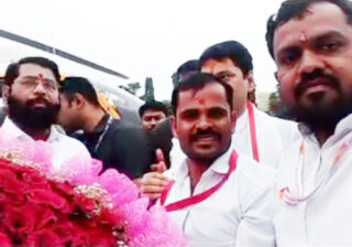 परळीत मुख्यमंत्री एकनाथजी शिंदे यांचे बाजीराव चव्हाण यांच्या टीमतर्फे जंगी स्वागत
