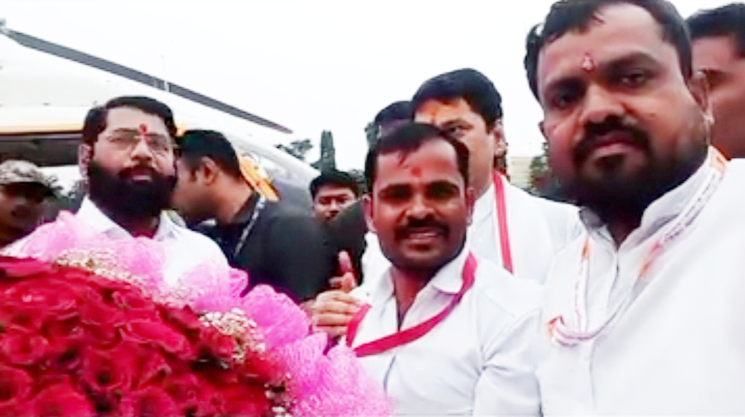 परळीत मुख्यमंत्री एकनाथजी शिंदे यांचे बाजीराव चव्हाण यांच्या टीमतर्फे जंगी स्वागत