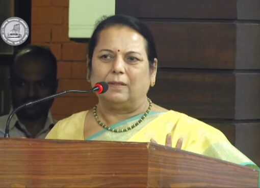 सोशल मीडियावरील ट्रोलिंगच्या महिला सर्वाधिक बळी