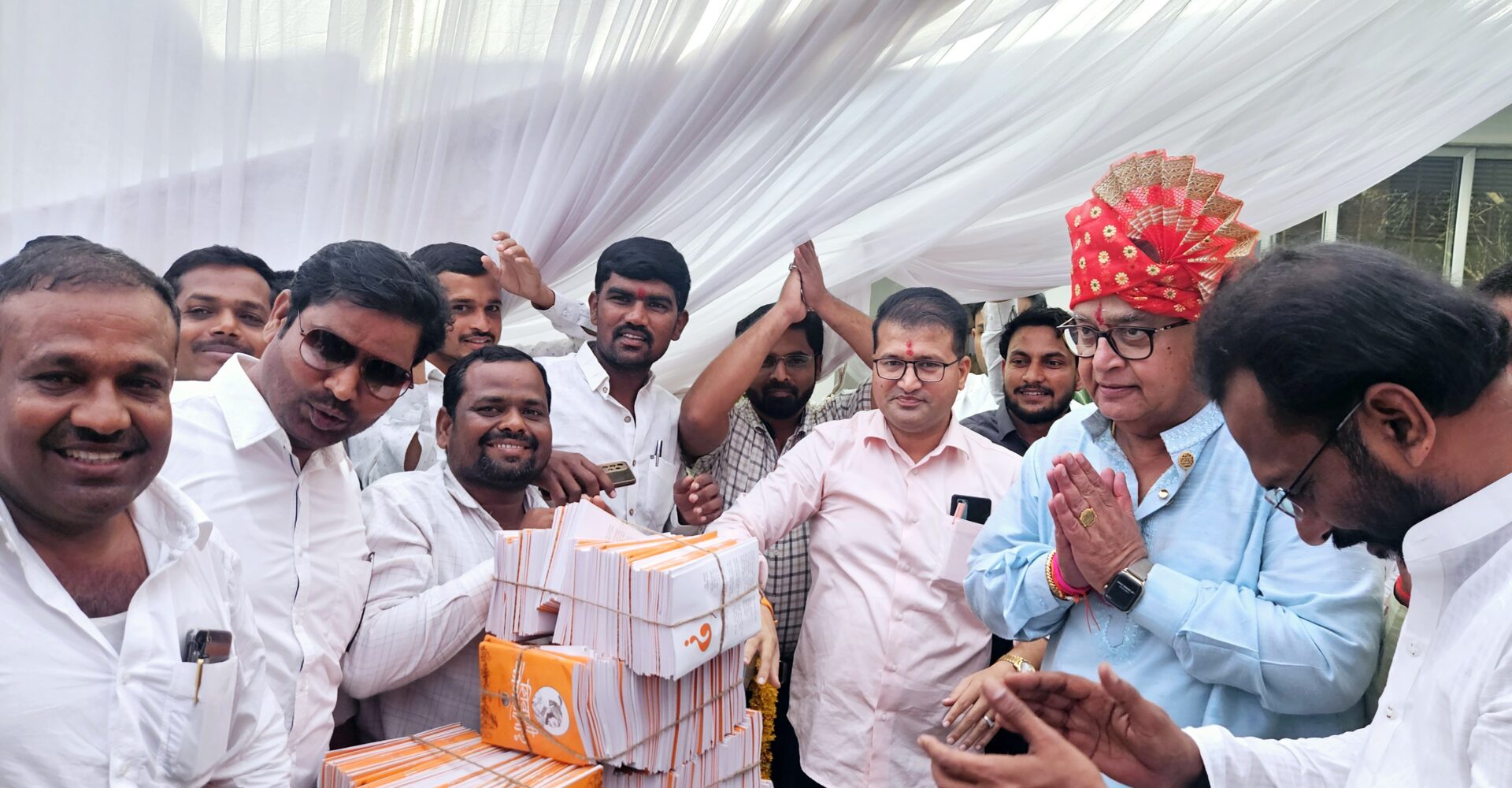 आमदार प्रकाश सोळंकेंचा वाढदिवस ग्रंथतुलेने साजरा