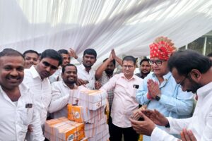 आमदार प्रकाश सोळंकेंचा वाढदिवस ग्रंथतुलेने साजरा