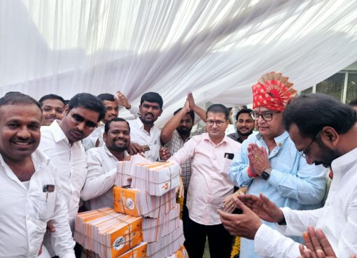 आमदार प्रकाश सोळंकेंचा वाढदिवस ग्रंथतुलेने साजरा