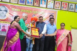ग्रामीण पत्रकारितेचे आव्हान आसरडोहकरांनी स्वीकारले : श्यामसुंदर सौन्नर महाराज