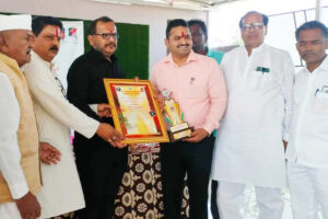 मायभूमीतील शिक्षकांनी केलेला गौरव अधिक प्रेरणादायी : मंगेश चिवटे