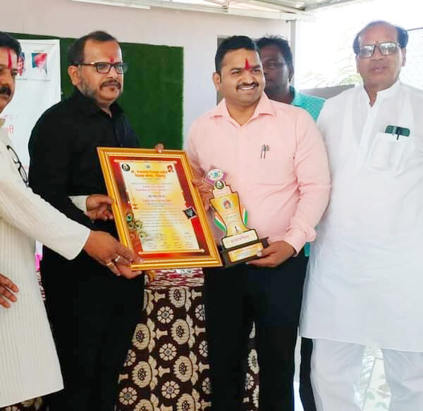 मायभूमीतील शिक्षकांनी केलेला गौरव अधिक प्रेरणादायी : मंगेश चिवटे