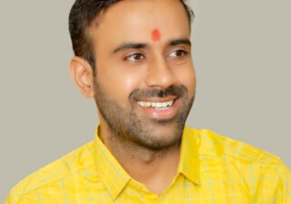 गरजवंतांचा आधार बाजीराव चव्हाण यांना ‘आरोग्यदूत’ सन्मान प्रदान
