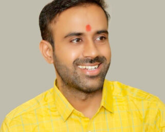 गरजवंतांचा आधार बाजीराव चव्हाण यांना ‘आरोग्यदूत’ सन्मान प्रदान