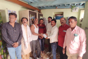 अपघाती मृत्यू झालेल्या सचिन नाईक यांच्या कुटुंबियांना पत्रकार संघाचा मदतीचा हात