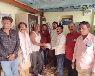 अपघाती मृत्यू झालेल्या सचिन नाईक यांच्या कुटुंबियांना पत्रकार संघाचा मदतीचा हात