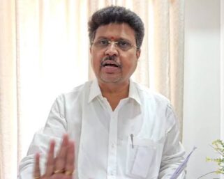 माजलगावात सुरेश कुटेसह कर्मचाऱ्यावर गुन्हा दाखल 