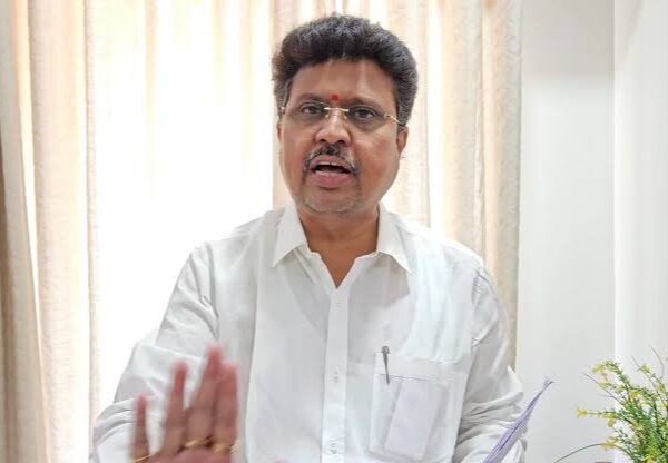 माजलगावात सुरेश कुटेसह कर्मचाऱ्यावर गुन्हा दाखल 
