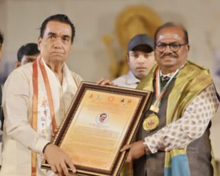जीवन गौरव पुरस्कार राजा माने यांना प्रदान