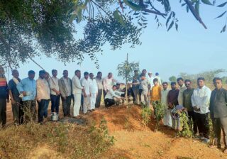 आईंच्या स्मृती जागविण्यासाठी रक्षा विसर्जनातून पर्यावरण जागृती 