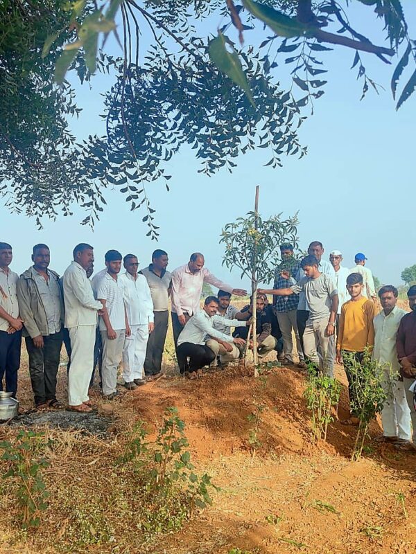 आईंच्या स्मृती जागविण्यासाठी रक्षा विसर्जनातून पर्यावरण जागृती 