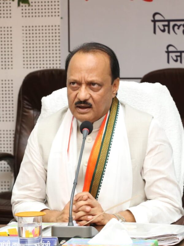 बीडचे राजकीय वातावरण सकारात्मक करण्यासाठी पुढाकार घेण्याची गरज 