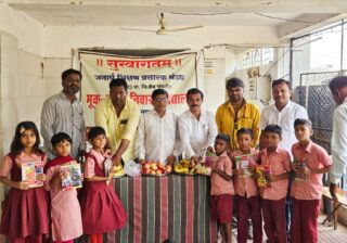 चिमुकल्यांच्या साक्षीने झाला तौफीक पटेल यांचा वाढदिवस साजरा