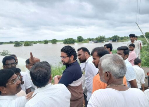 ‘आम्ही आपल्या सोबत आहोत..’
