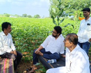 जयसिंह सोळंके यांची बाबा देशमाने यांच्या निवासस्थानी सांत्वनपर भेट