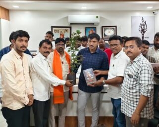 लढा दुष्काळाशी चळवळीतर्फे धाराशिवचे खासदार ओमराजे निंबाळकर यांचा सन्मान