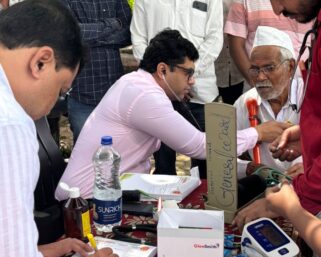 राजेगावात पूरग्रस्तांसाठी मोफत आरोग्य शिबीर; उपचार सेवा