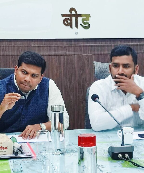 शासकीय योजनांचा लाभ दिव्यांग व्यक्तींना वेळेत मिळवून द्या