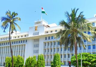 थेट निवडून आलेल्या नगराध्यक्षांना आता मतदानाचा अधिकार