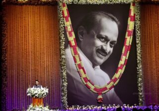 अजित पवार यांच्या स्मरणार्थ वरळी येथे शोकसभा; मान्यवरांच्या डोळ्यांत अश्रू