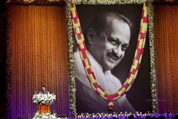अजित पवार यांच्या स्मरणार्थ वरळी येथे शोकसभा; मान्यवरांच्या डोळ्यांत अश्रू