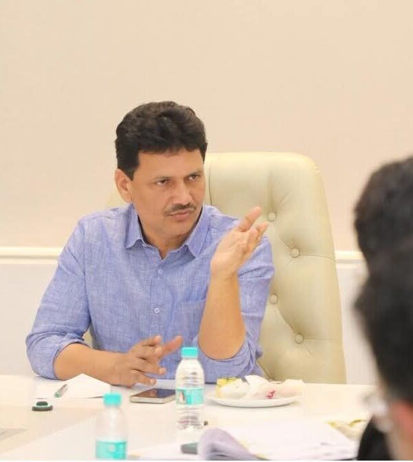 आरोग्य विमा क्लेममध्ये अडथळे चालणार नाहीत; रूग्ण केंद्रबिंदू ठेवून सेवा द्या : मंत्री प्रकाश आबिटकर