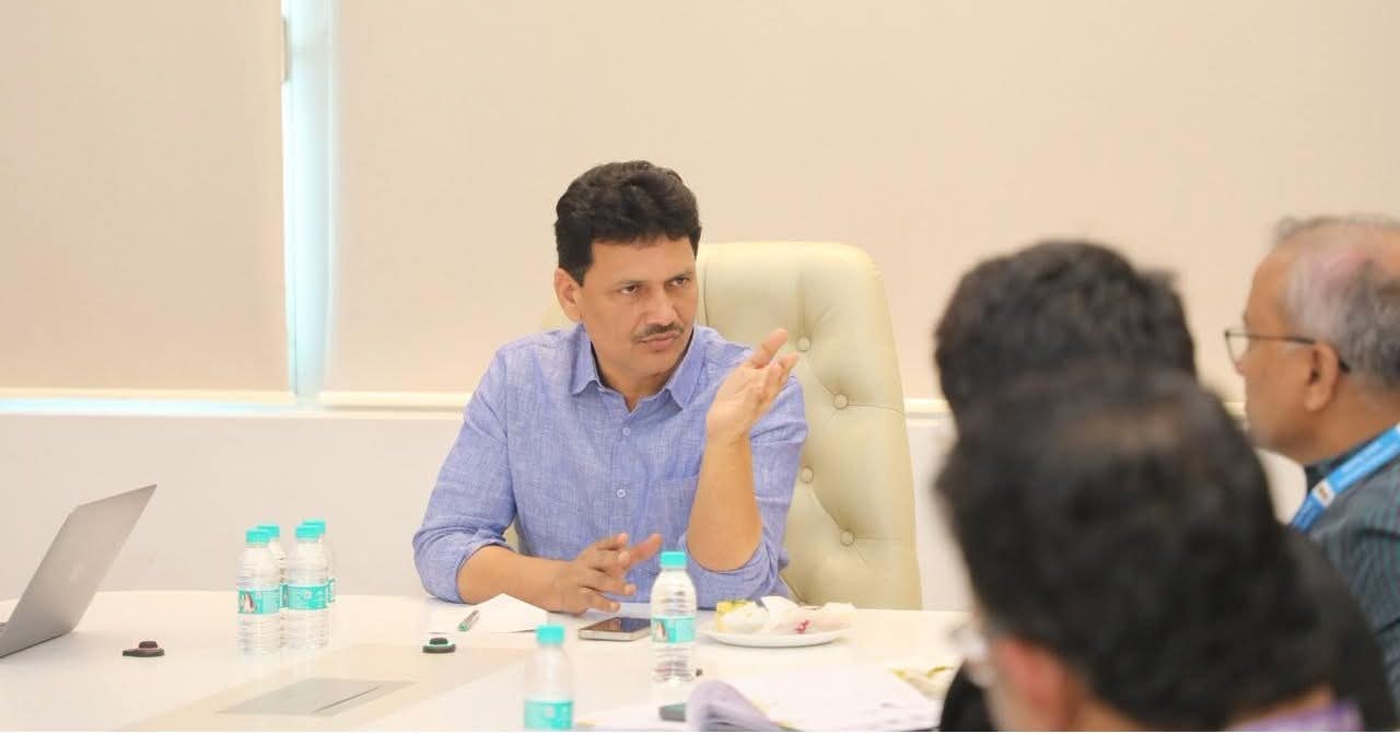 आरोग्य विमा क्लेममध्ये अडथळे चालणार नाहीत; रूग्ण केंद्रबिंदू ठेवून सेवा द्या : मंत्री प्रकाश आबिटकर