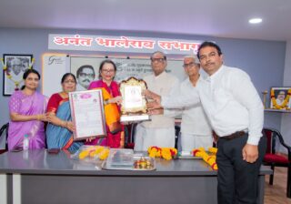 “स्मृतिगंध” कार्यक्रमात मंगलाताई सोळंके यांचा गौरव