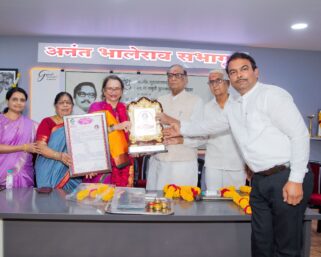 “स्मृतिगंध” कार्यक्रमात मंगलाताई सोळंके यांचा गौरव